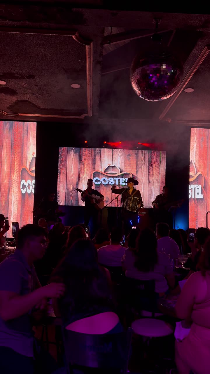 Costel, Presentación con show en vivo