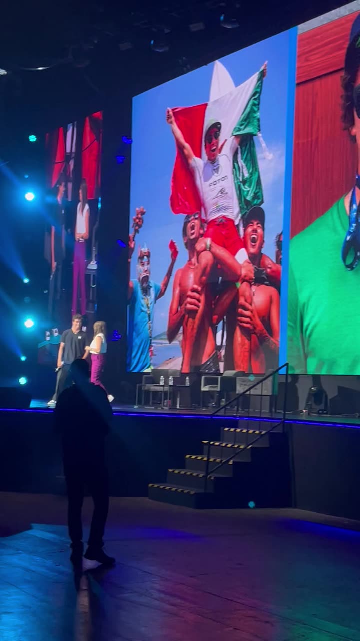 Entrega de premios, Escenario con muro LED